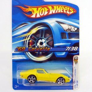 Hot Wheels '69 Corvette #007 First Editions 7 of 38 Yellow Die-Cast Car 2006